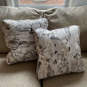 NWOT Set of Two Floral Accent Pillows